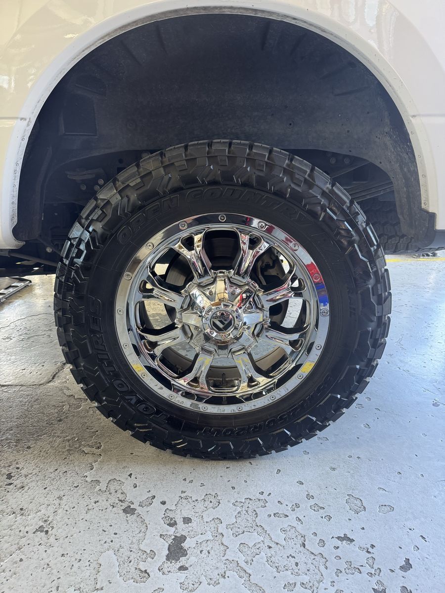 Set of 4 Fuel Krank wheels & Toyo RT Trail Tires 8x170 +21et 20x9 will fit Ford F-250/350