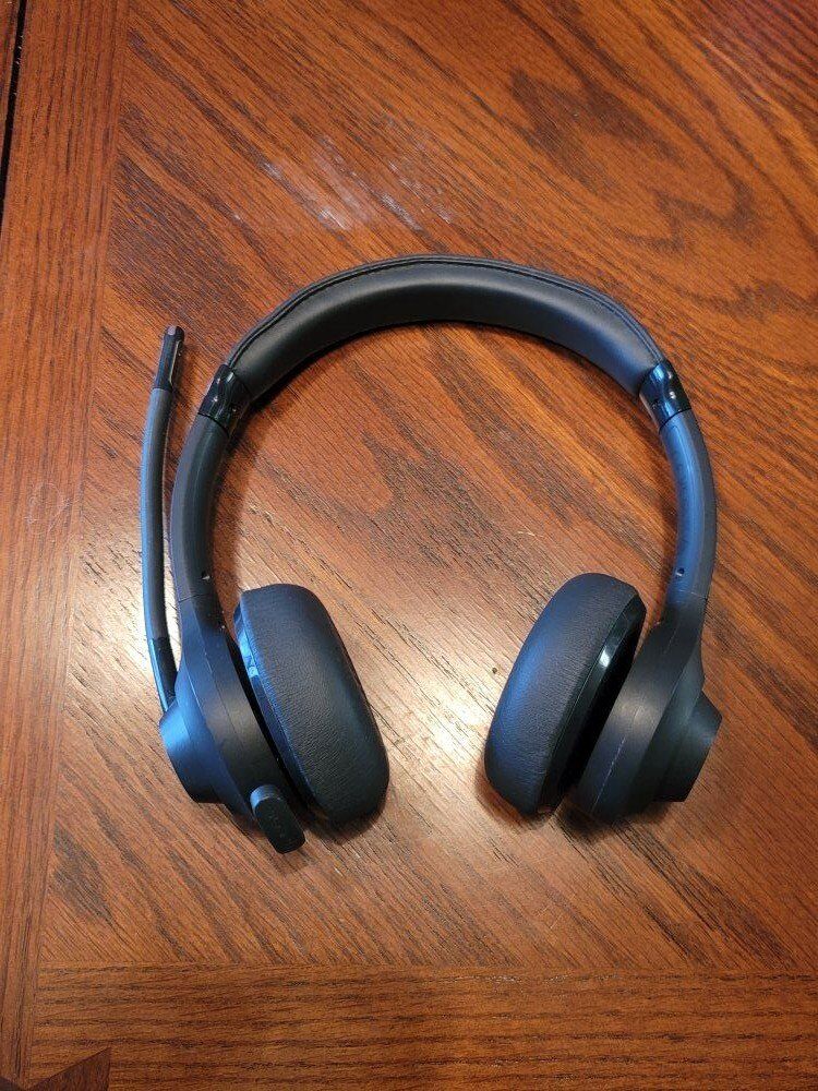 Wireless gaming headset