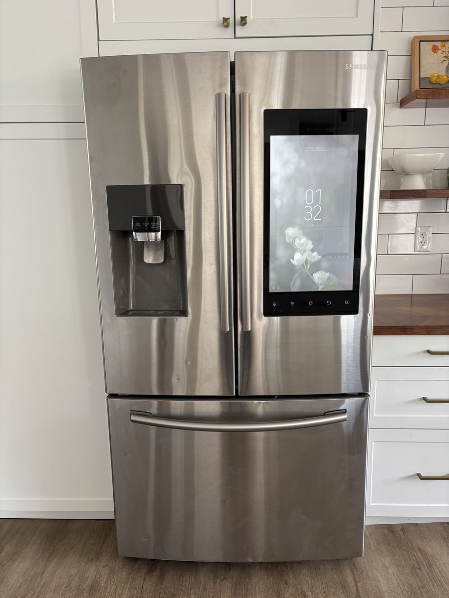 Samsung Family Hub Refrigerator / Freezer