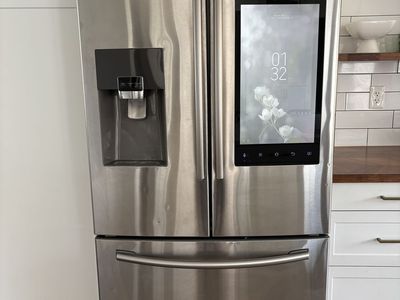 Samsung Family Hub Refrigerator / Freezer