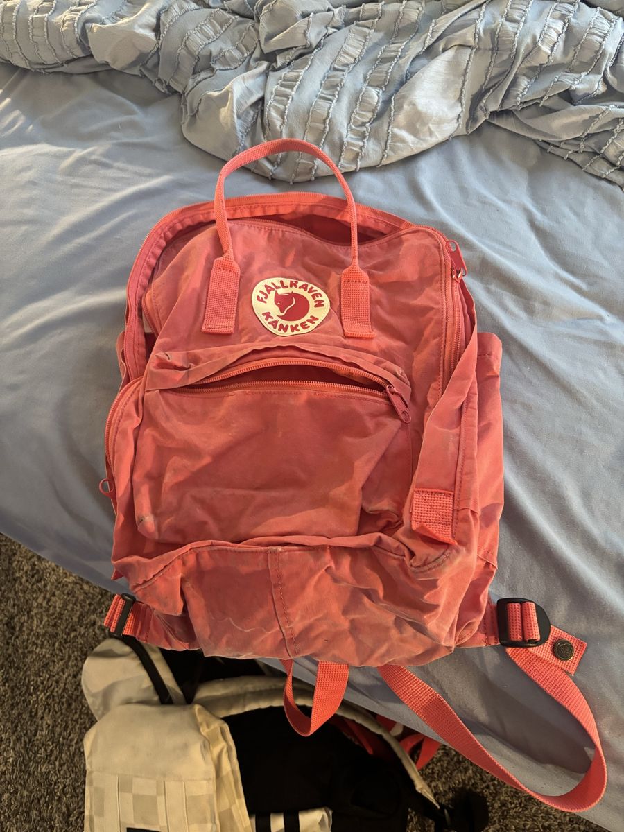 Fjällräven Kånken Classic Backpack in Pink