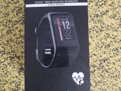 Garmin Vivoactive HR GPS Smartwatch with Elevate Wrist Heart Rate Technology - New in Box