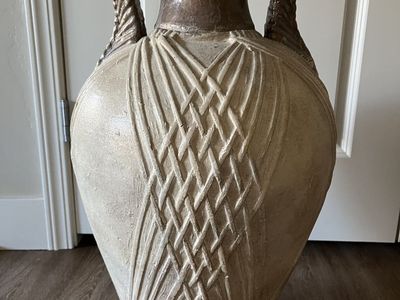 **HEAVY FLOWER POT**