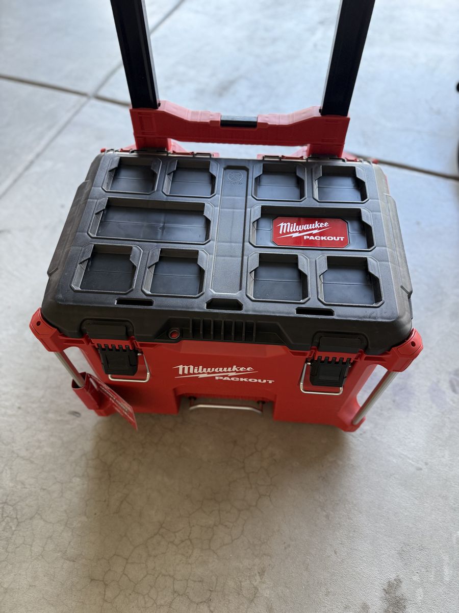 Milwaukee Packout Rolling Tool Box With Low Profil