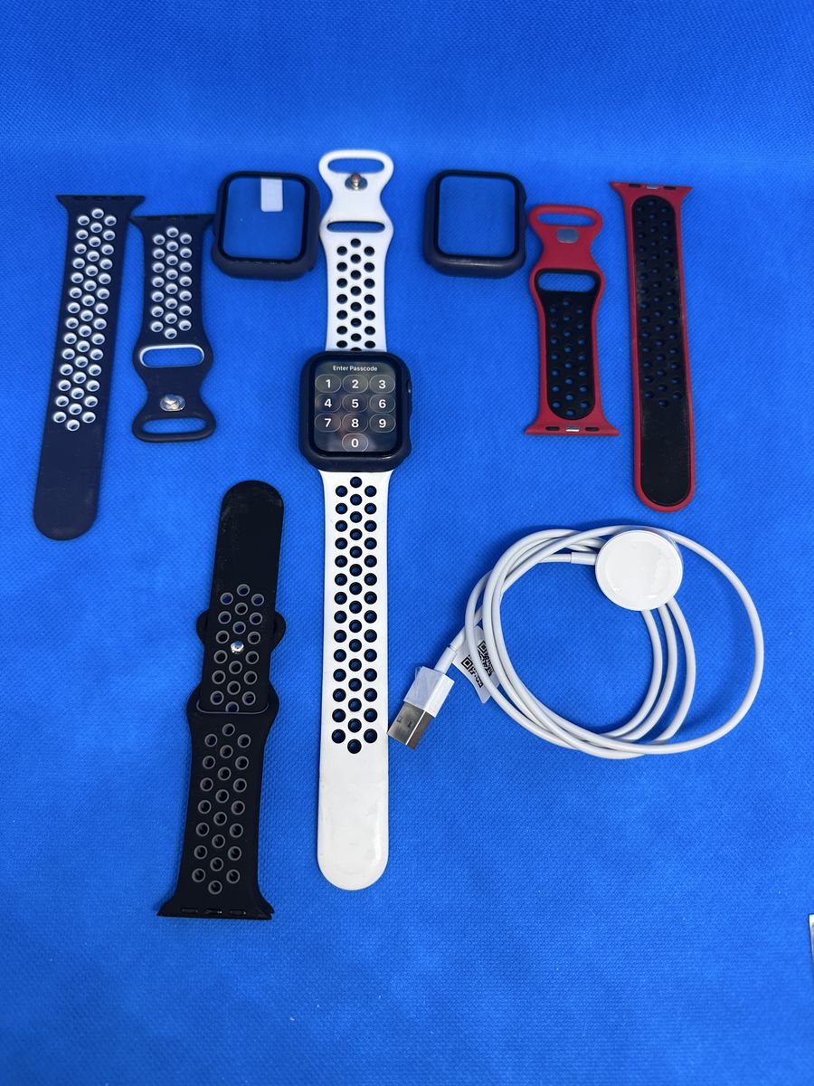 Apple Watch Series 6 44 mm. Works perfect w extras