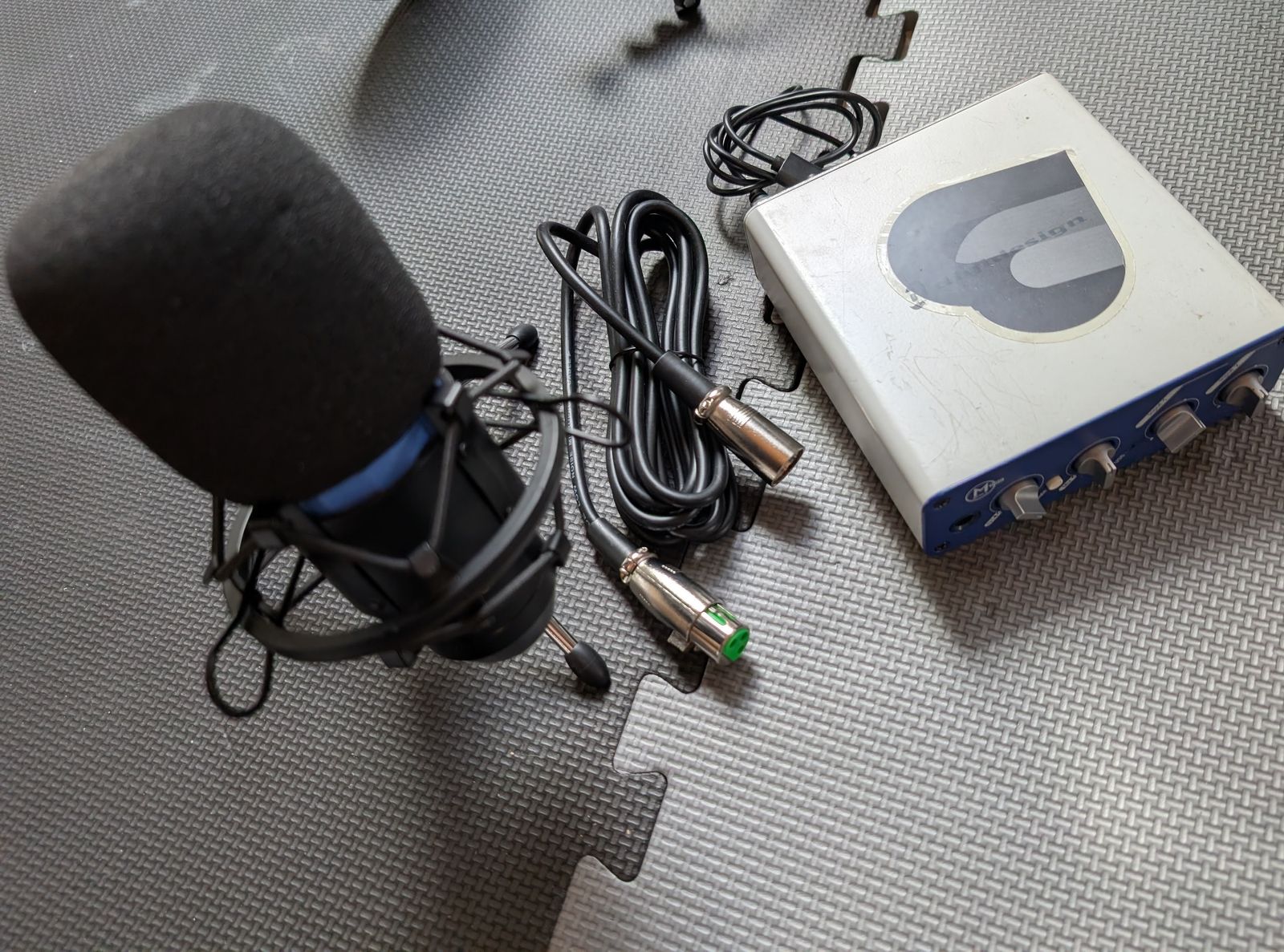 Beginner microphone and recording/podcasting/streaming interface