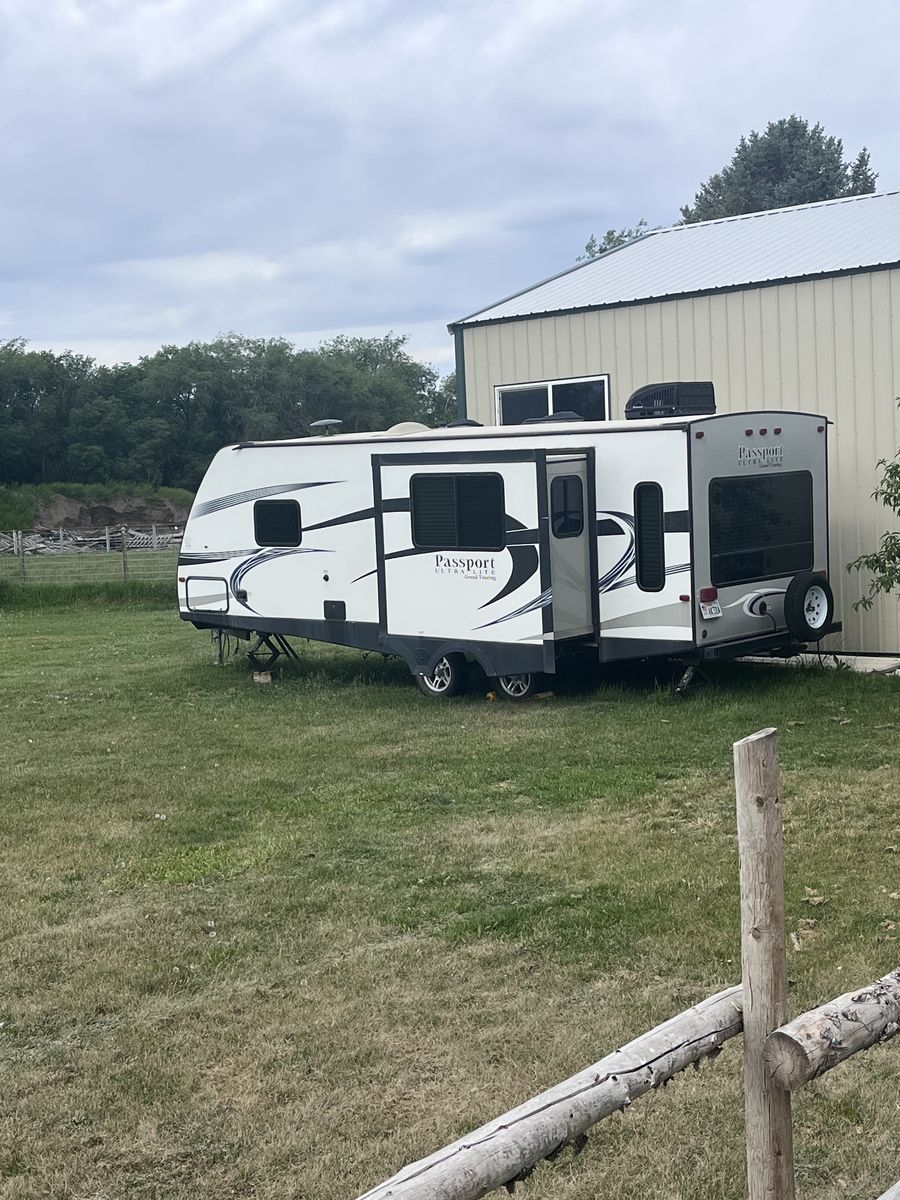 2016 Keystone Passport Ultra Lite 2450RL Travel Trailer RV - 28.5ft, 1 Slide, Sleeps 4