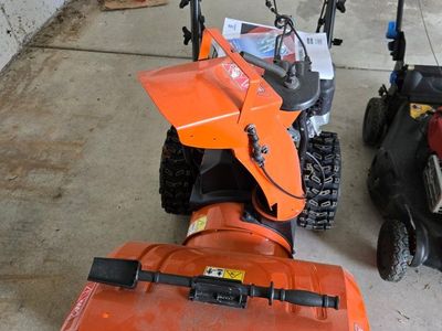 Husqvarna ST224 snow blower