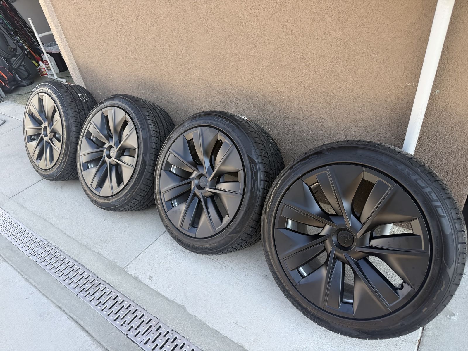 Tesla Model Y 19" Gemini Wheels and Tires Set of 4 - Silver Wheels with Black Wheels covers New Tires size 255/45r19 255/45/19