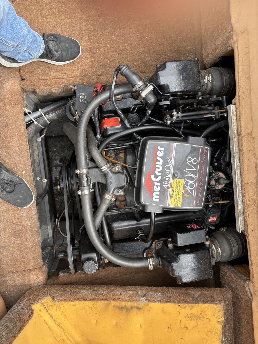 24 Ft 1986 Sea Ray Boat