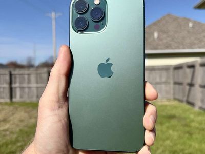 iphone 13 Pro Max 128 GB Unlocked with Fast charger, Power bank and car charger