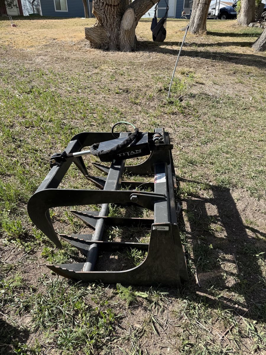 Iron Craft 48” tractor Grapple