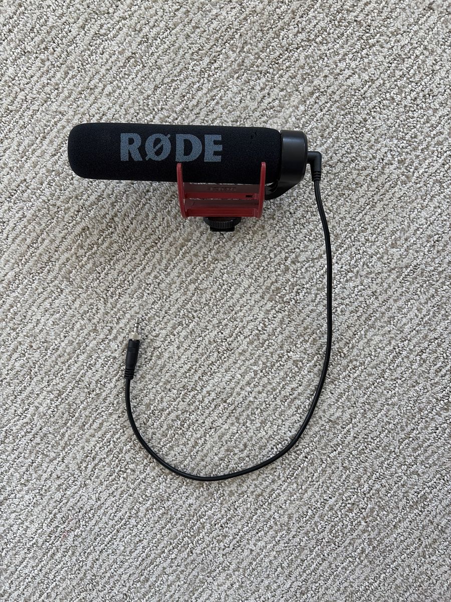 Rode VideoMic GO On-Camera Microphone with Rycote Lyre Shock Mount - Excellent Condition