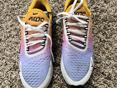 Nike 270 air max size 8 woman