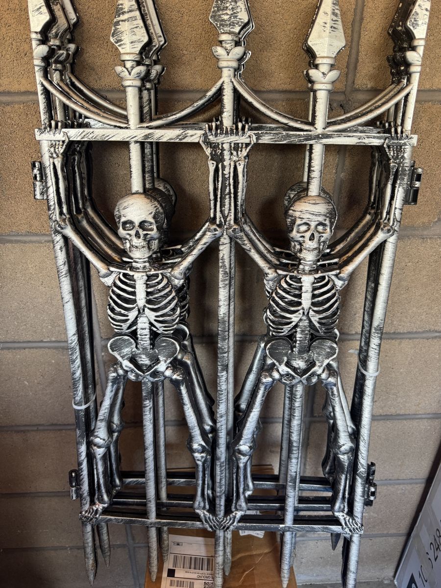 Halloween Skeleton Fence Yard Decoration Props Spooky Decor