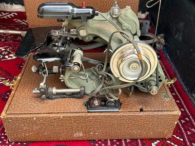 Vintage The American Blind Stitch machine W/carrying Case