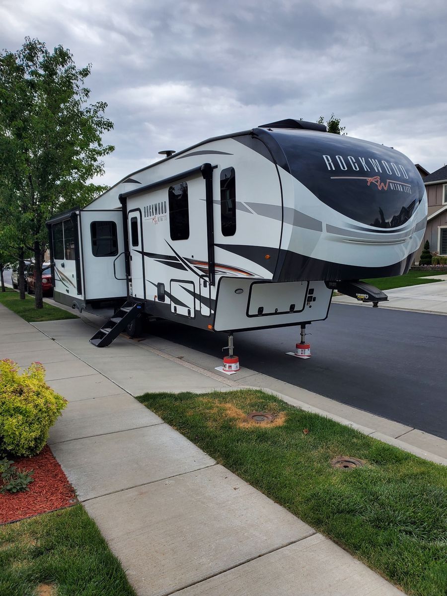 2022 Rockwood Ultra Lite 2893BS
