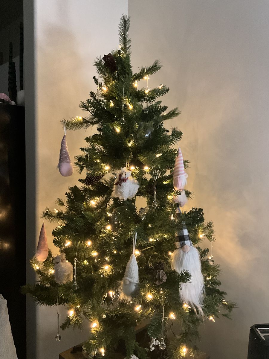 Christmas all year! Beautiful Tree! Lighted. Pine cones. Decorations Included!