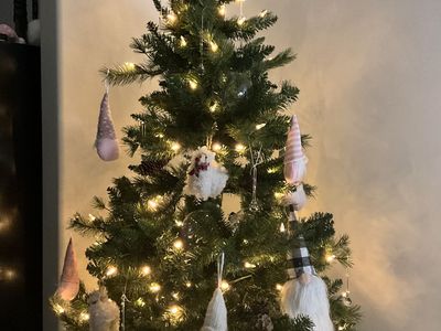 Christmas all year! Beautiful Tree! Lighted. Pine cones. Decorations Included!