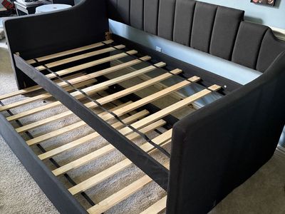 Day bed w pull out