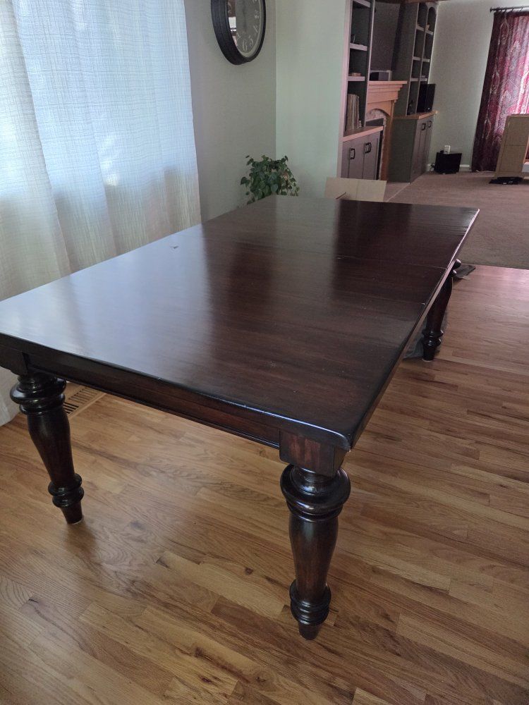 Kitchen Table with 2 extention leafs