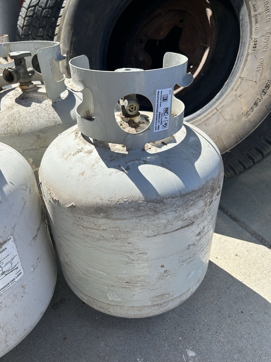 Propane Tank DOT Cylinder 5 lbs Certified and filled!