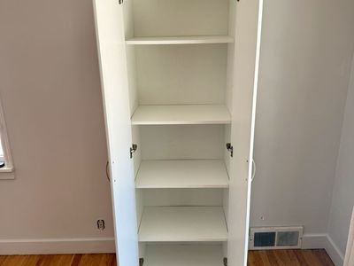 Freestanding cupboard/caninet