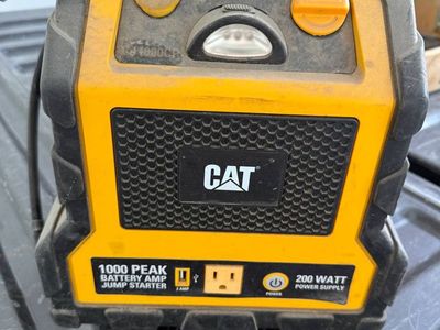 CAT CJ1000CP jump starter power supply