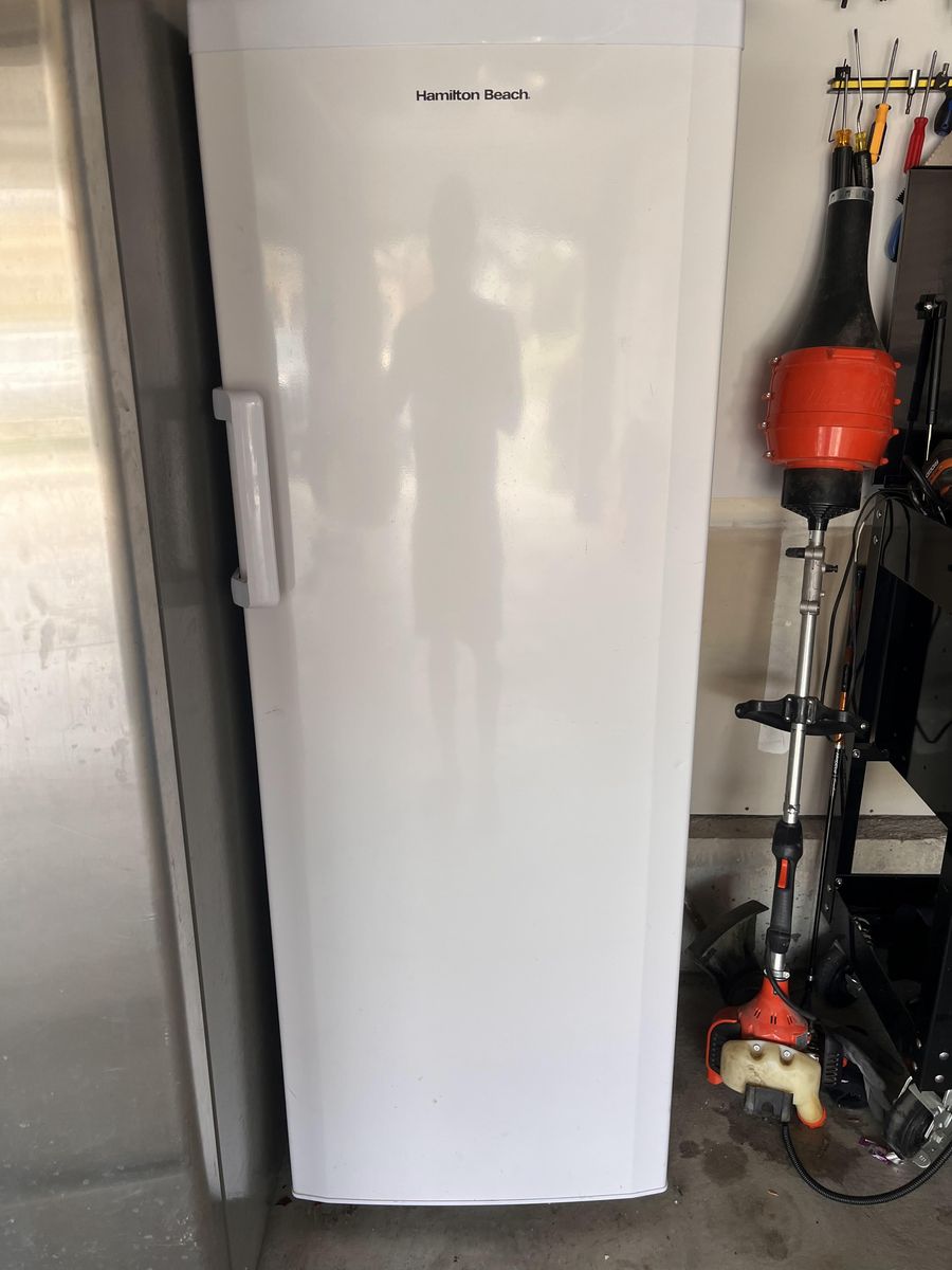11 Cu Ft Upright Freezer in White (Hamilton Beach)