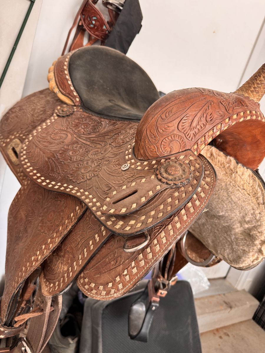 All purpose/barrel saddle