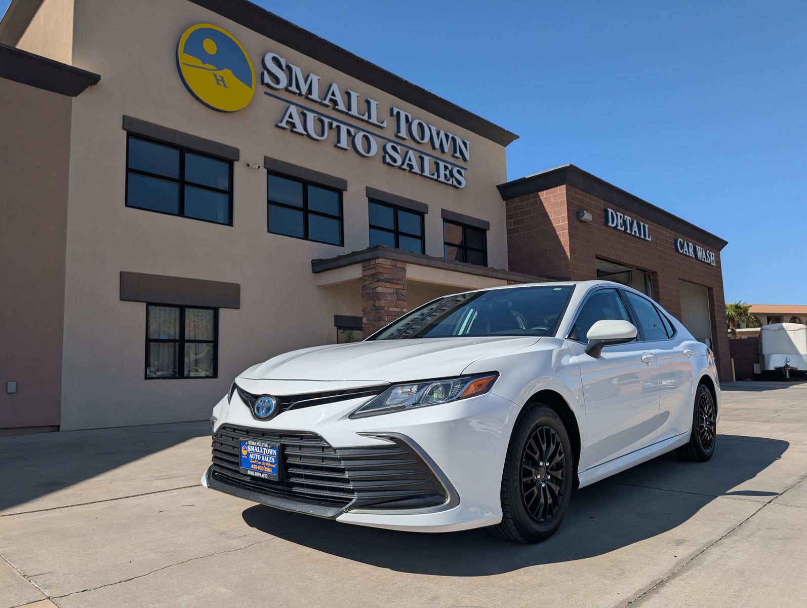 2022 Toyota Camry Hybrid LE