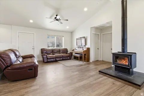 Main image 4