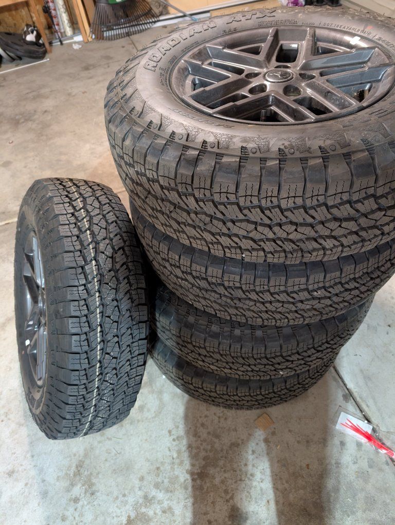 Jeep 17-inch Wheels with Nexen Roadian ATX Tires 245/75R17