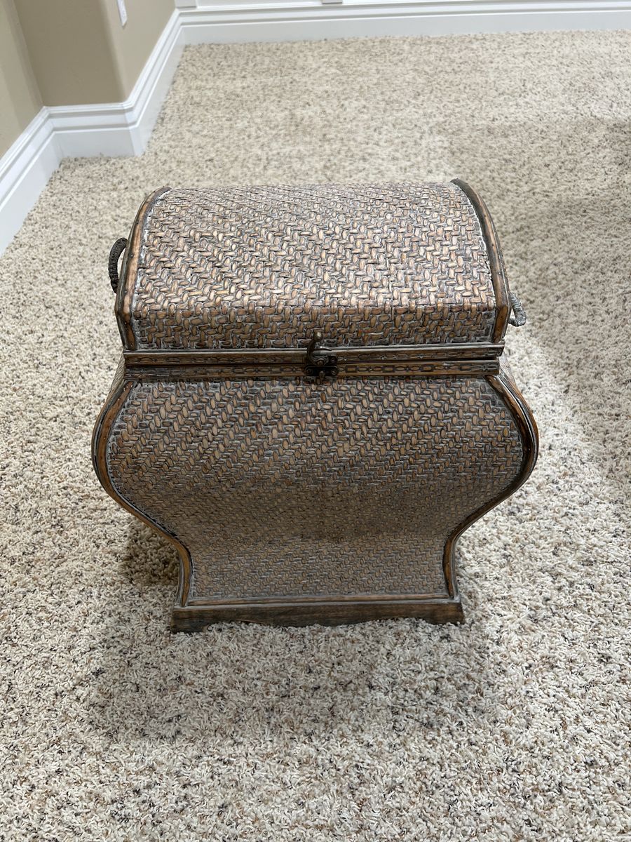 Wicker basket with Metal Clasp & Handles - Curved Wood Accents