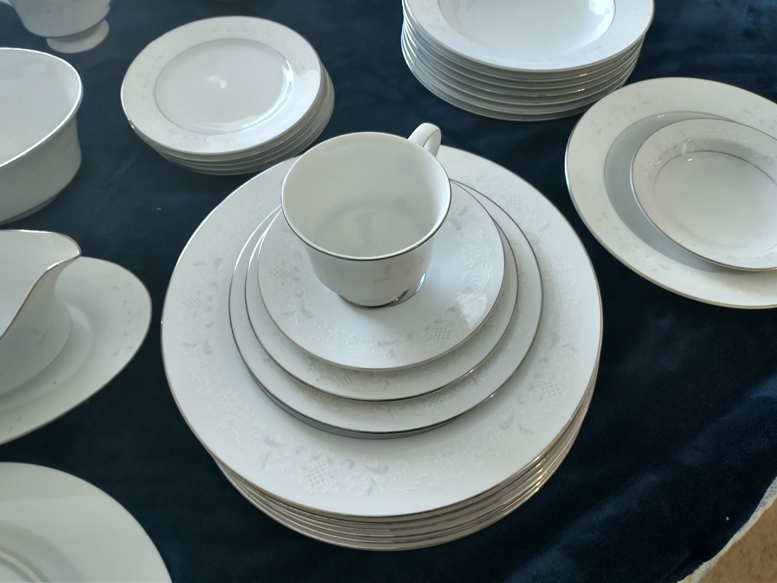Sango China 3646 Florence 58 pieces Dinnerware 8 place settings