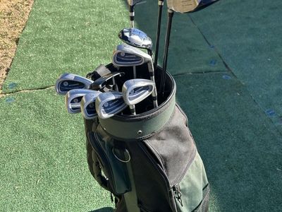 Set of right-handed mens golf clubs from Driver to putter, plus golf bag, golf balls and tees! Look!
