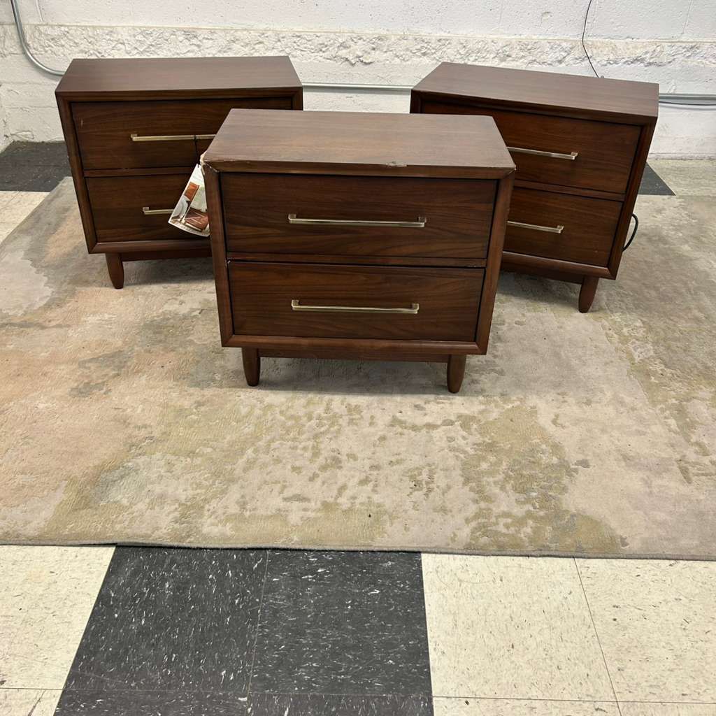 COSTCO MARINA DEL RAY NIGHTSTANDS W/ POWER OUTLETS!! **DAMAGED**