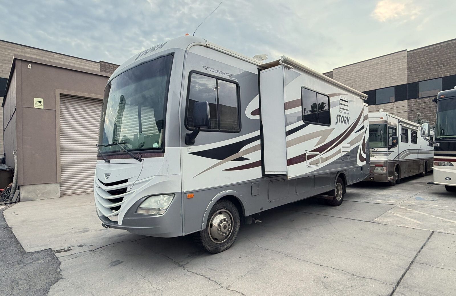 2013 Fleetwood Storm 28MS with Slide