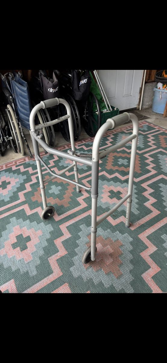 Guardian Walker Adjustable 2 Wheels