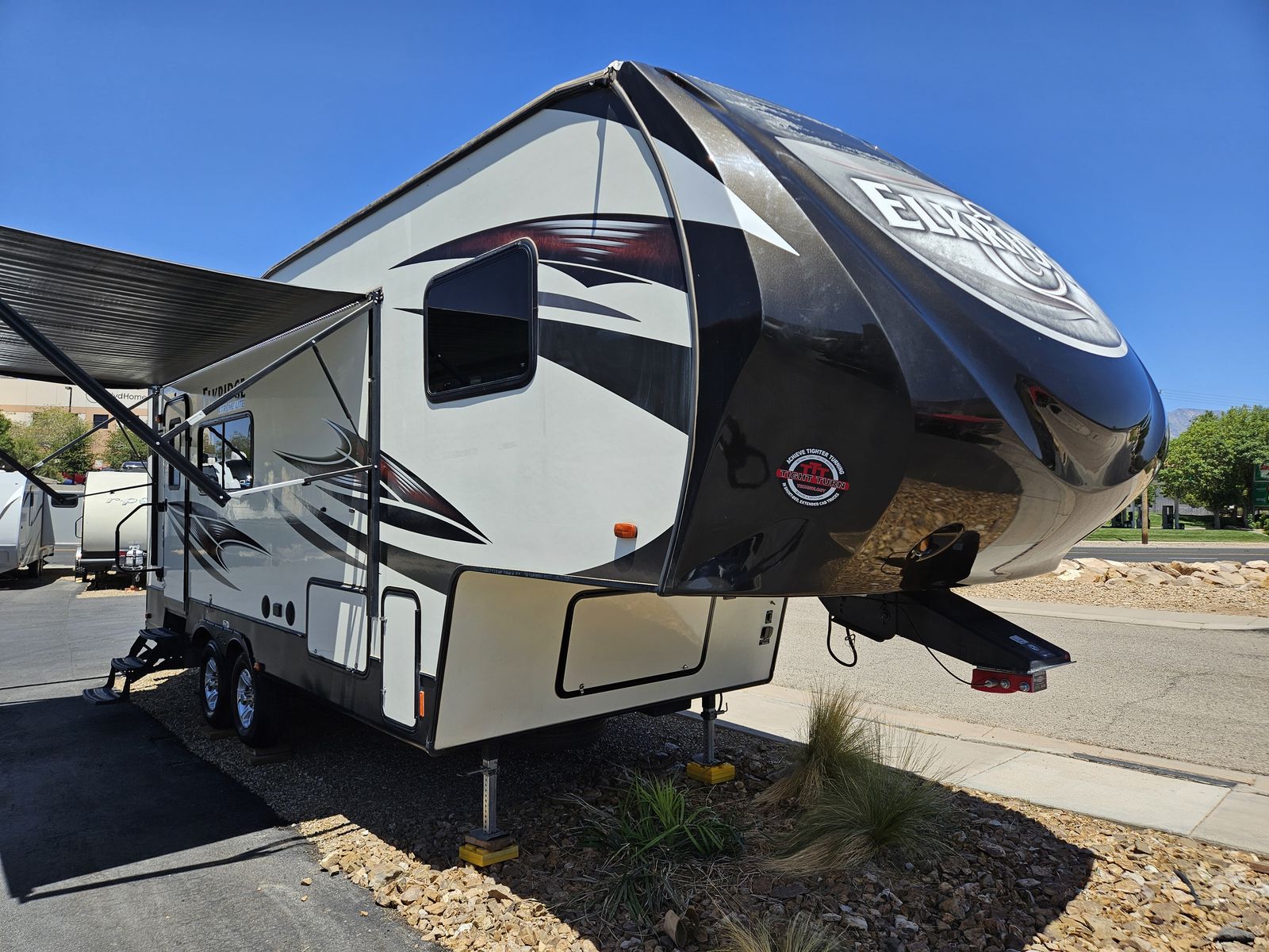 2016 Elkridge E255 Fifth Wheel Everything Works! Electric Slide Out! Half Ton Towable!