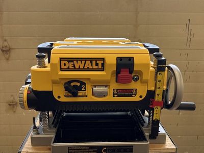 Dewalt 735 Planer