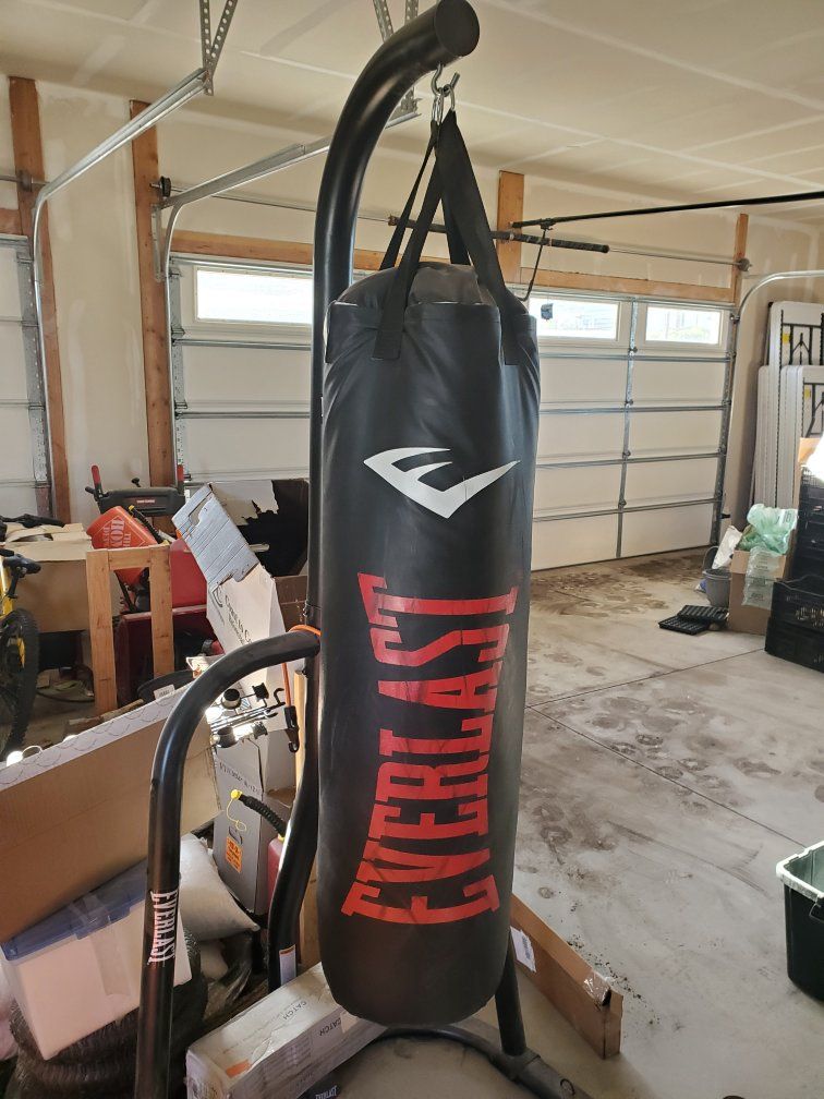 Everlast punching bag with stand