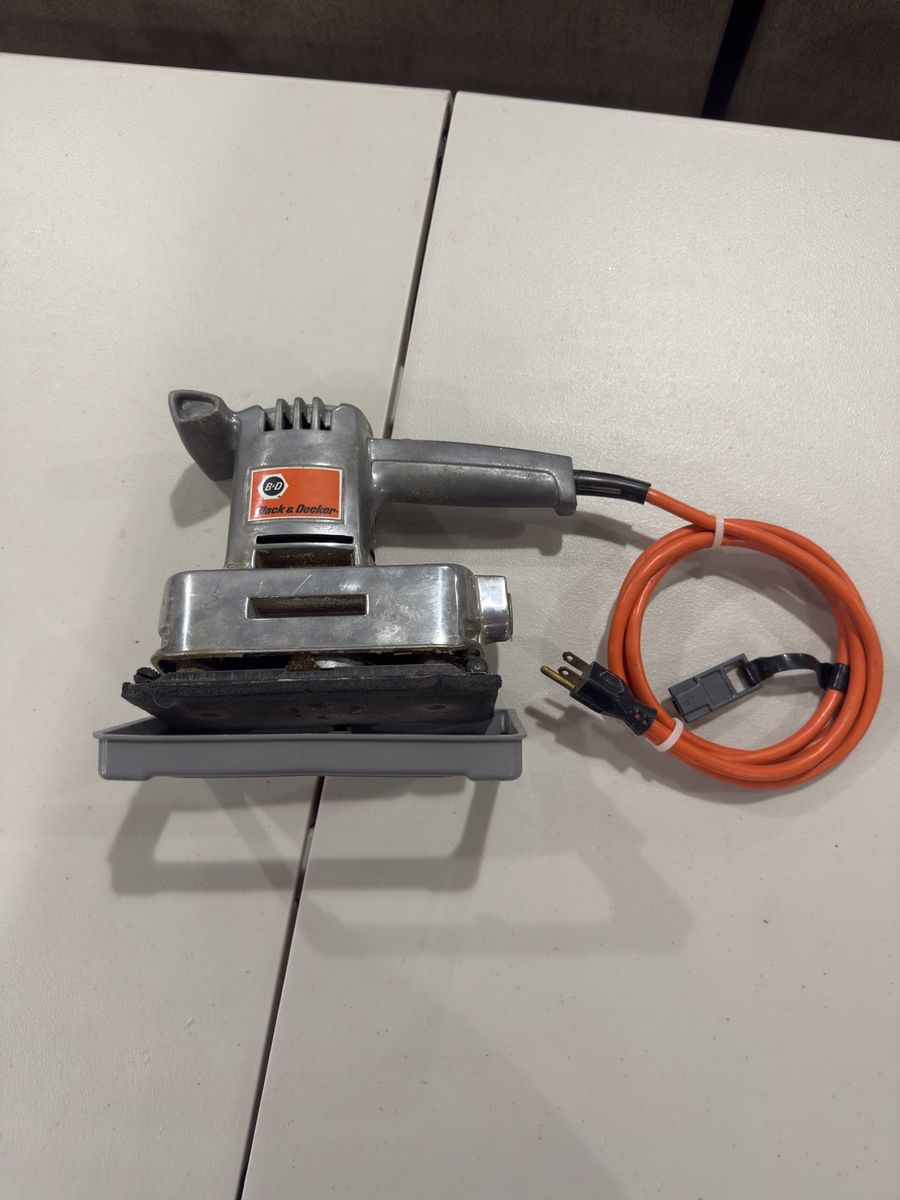 Black And Decker 1/4 Square Sander