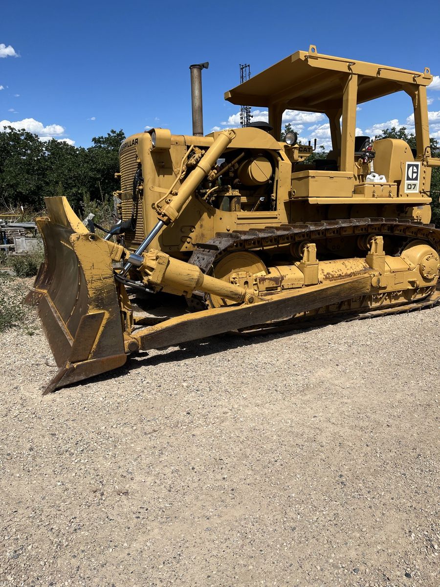 Caterpillar CAT D7 Bulldozer Heavy Equipment Crawler