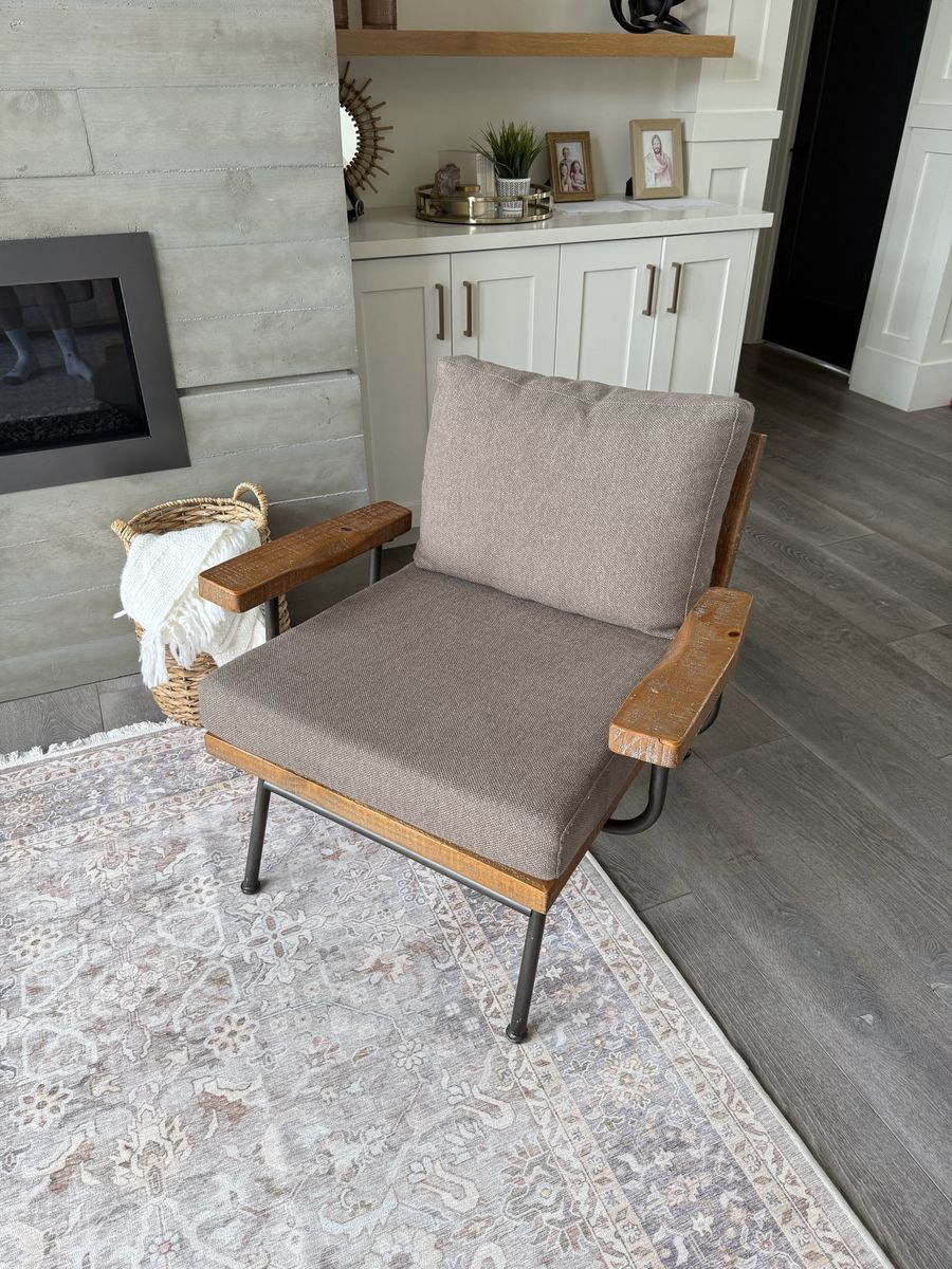 Accent chair