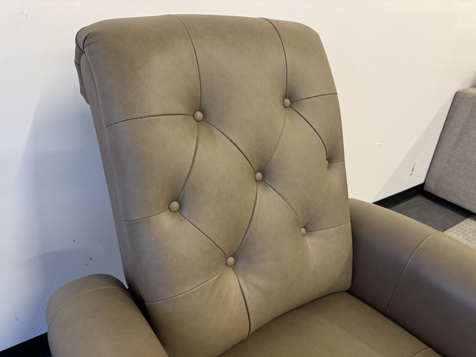 Main image 6