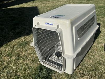 Giant! Petmate Dog Kennel Animal Crate Cream