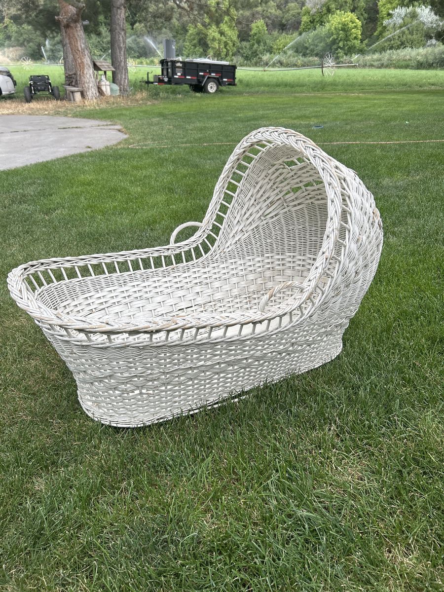 White wicker, Baby Bassinet