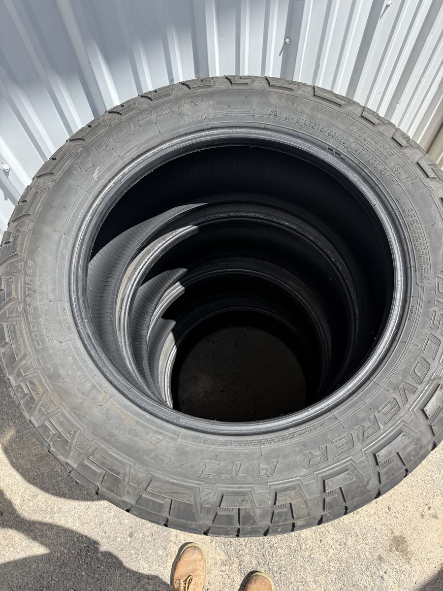 Cooper Discoverer AT3 275 60 R20