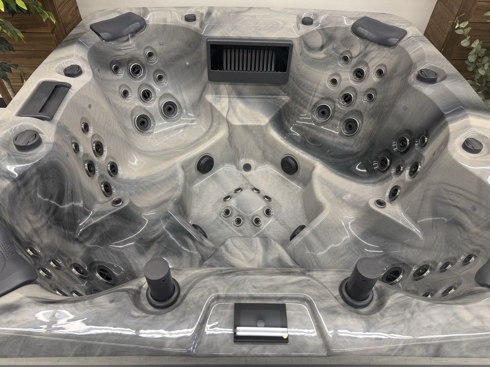 New fully loaded hot tub